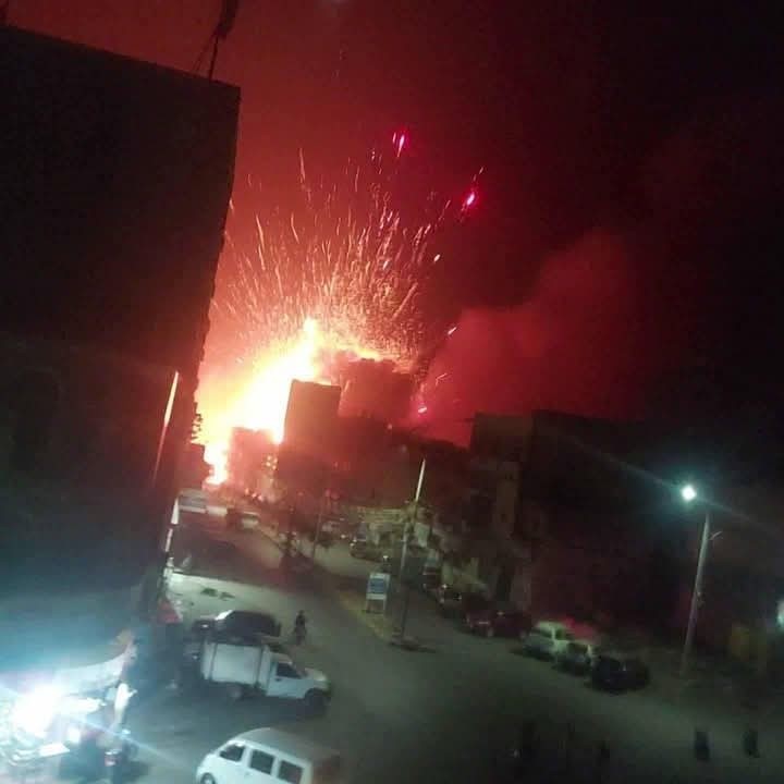 تعز: انفجارات عنيفة وحريق هائل في حي حوض الأشرف يخلفان عشرات الضحايا