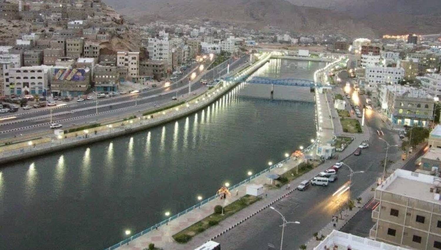 أحزاب ومكونات حضرموت تُحمّل الحكومة مسؤولية الانهيار الاقتصادي وتحذر من التداعيات