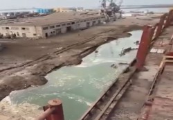 "أمبري": أرصفة خرسانية بميناء الحديدة  تضررت جراء غارات "إسرائيلية"