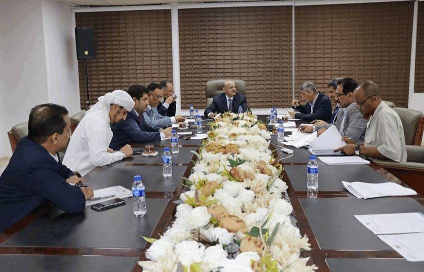 عدن: بدء استقبال طلبات المصارفة والتحويل عبر البنوك ابتداءً من الأحد المقبل