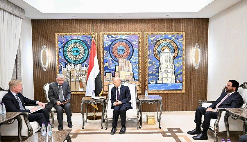 العليمي: جوهر الأزمة يتمثل في جماعة تستخدم السلام للمراوغة لا كخيار استراتيجي