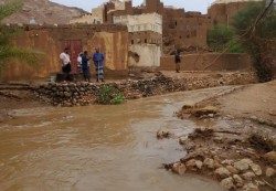 أمطار غزيرة تضرب حضرموت والمهرة وتحذيرات من منخفض جوي جديد