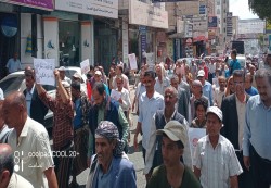 تعز: المعلمين يجددون تمسكهم بالإضراب ويؤيدون خطوات الإصلاح الحكومي