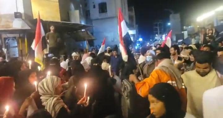 تعز: مسيرة نسائية ليلية بالشموع لإحياء ضحايا الانفلات الأمني والمطالبة بالعدالة