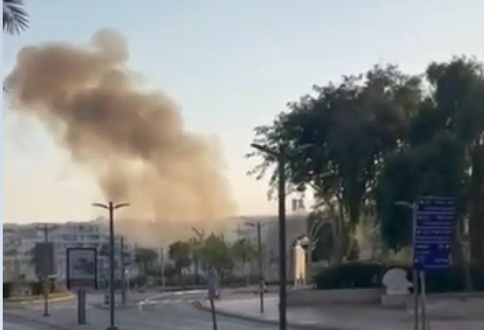 20 إصابة جراء سقوط مسيّرة حوثية على فندق في إيلات