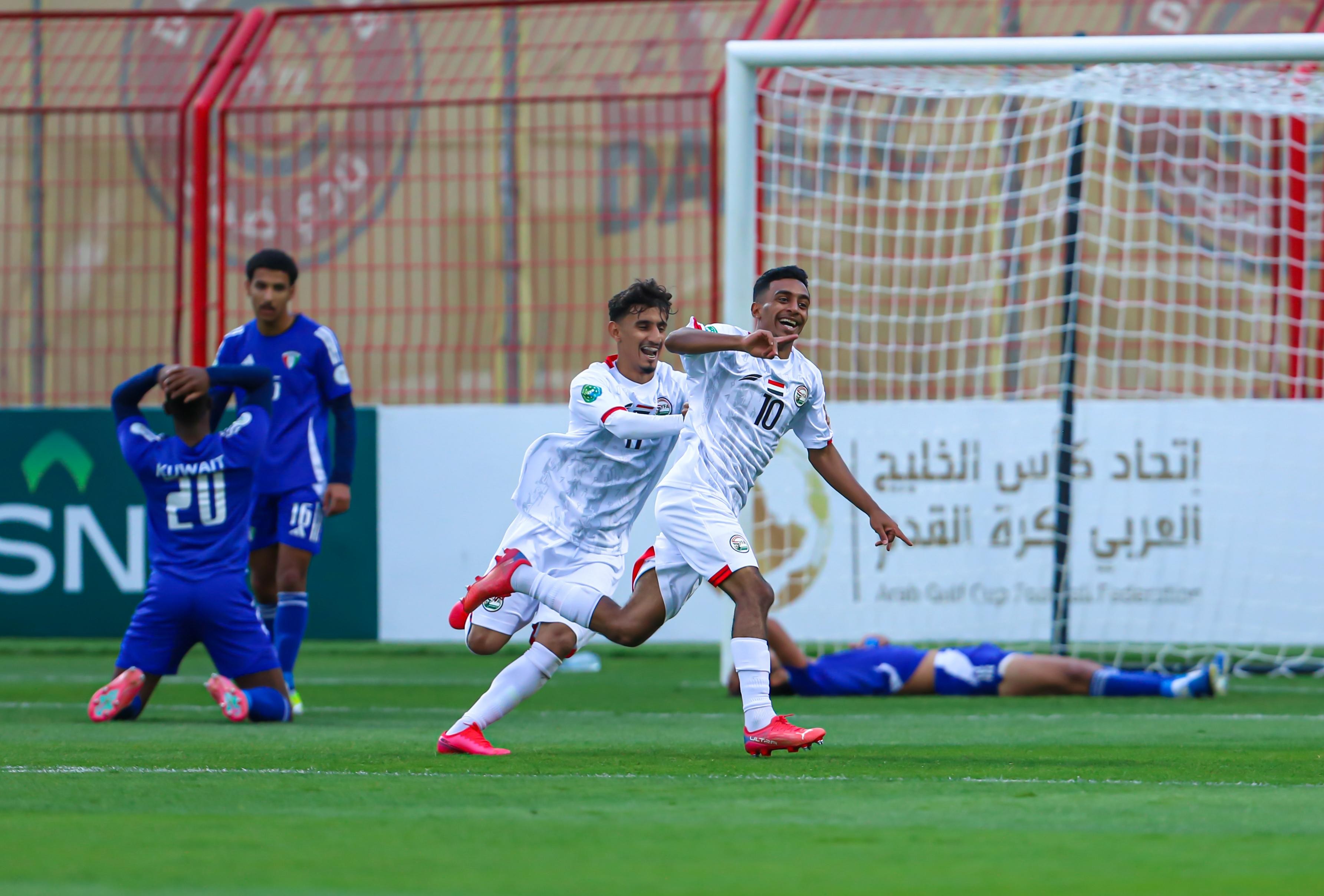الأحمر الشاب يتغلب على الكويت 2-0 ويبلغ نصف نهائي كأس الخليج