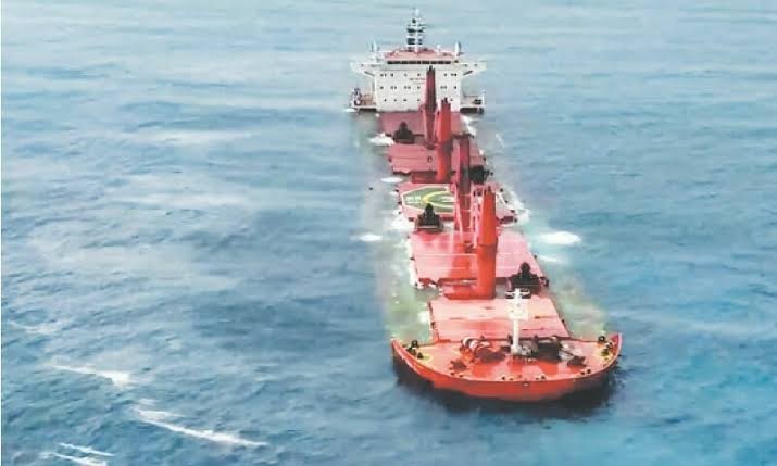 الحوثيون يفرجون عن طاقم ناقلة غاز باكستانية بعد 11 يومًا من الاحتجاز