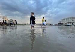 الأرصاد: أمطار متفرقة على المرتفعات والسواحل وطقس شديد الحرارة بالصحارى