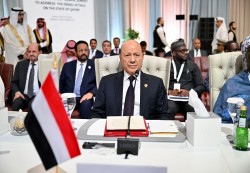العليمي يدعو لتدابير مشتركة تكبح أوهام الهيمنة الإسرائيلية