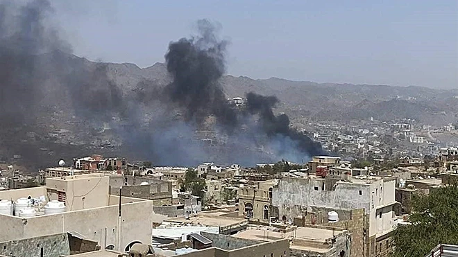 إصابة امرأتين في قصف حوثي استهدف منازل المدنيين غرب تعز