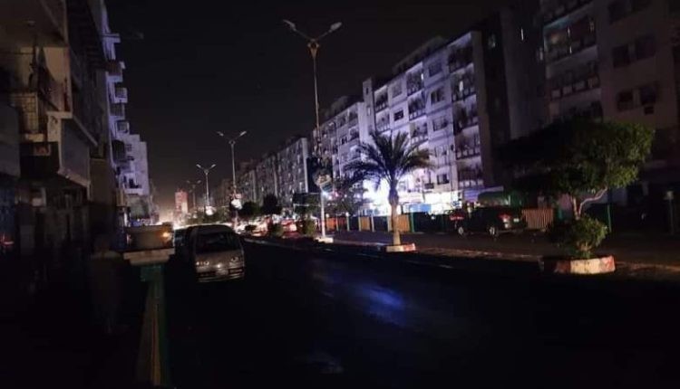عدن: انقطاع شامل للكهرباء يفاقم الأوضاع الخدمية