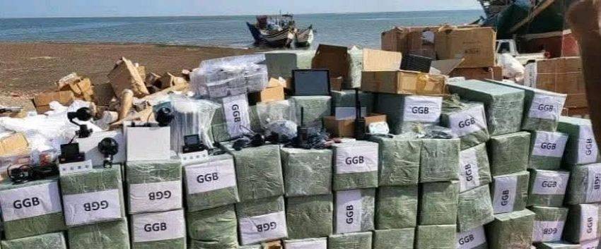 لحج: ضبط قارب يحمل معدات عسكرية متطورة قبالة سواحل رأس العارة