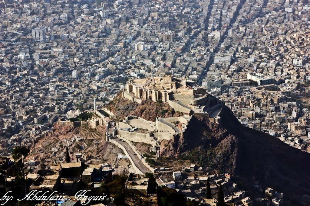 تعز: قناص حوثي يقتل مواطنًا وإصابة شابة بانفجار لغم