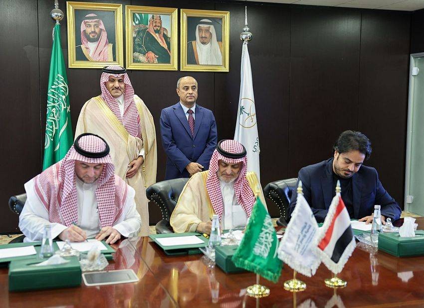 اليمن والسعودية يوقعان اتفاقاً لتنفيذ محطات كهرباء بقدرة 300 ميجاوات