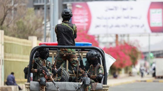 الحوثيون يواصلون حملة الاعتقالات في إب ويختطفون تربويًا بارزًا من جبلة