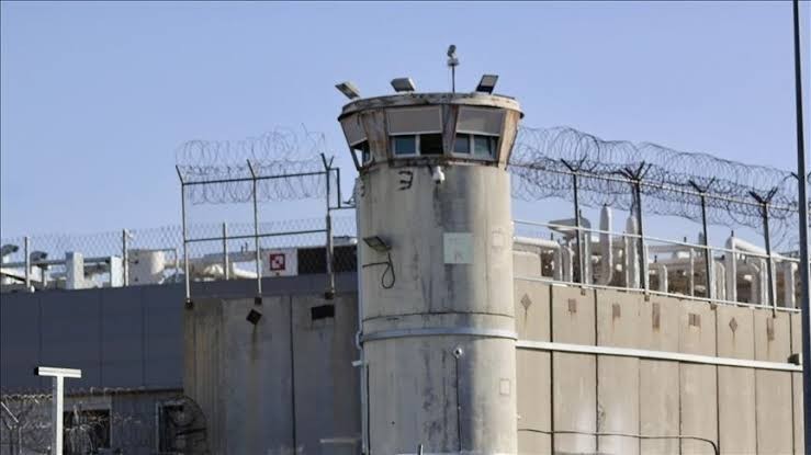 وفاة 98 فلسطينياً في سجون الإحتلال.. و"انهيار كامل" لمعايير الاحتجاز