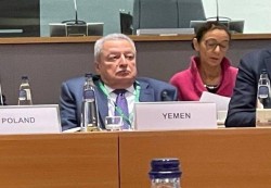 بروكسل: اليمن يحذّر من تهديد الحوثيين للملاحة الدولية في البحر الأحمر