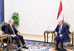 العليمي يبحث مع السفير الألماني التحديات الأمنية والاقتصادية ودعم الإصلاحات