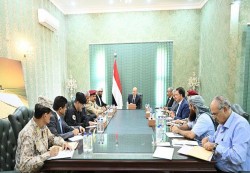 العليمي يترأس اجتماعاً أمنياً لبحث ملف التهريب وإغلاق المنافذ غير القانونية
