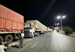 سائقو الشاحنات في حضرموت يعلنون الإضراب رفضًا لابتزاز مالي في نقطة أمنية