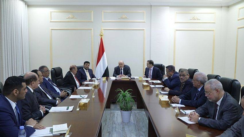 العليمي يترأس اجتماعًا طارئًا للدفاع الوطني لمناقشة تصعيد حضرموت والمهرة