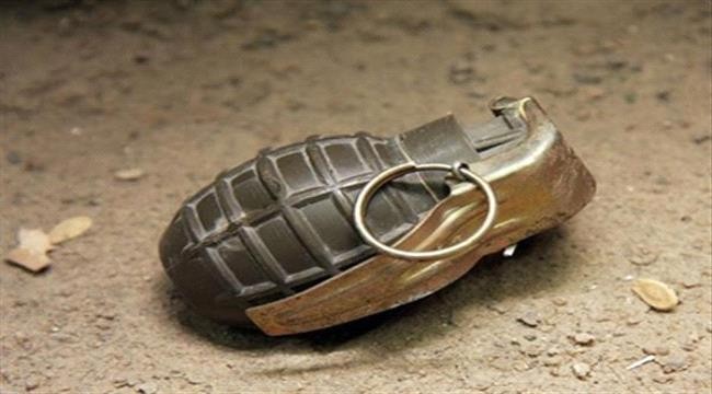 قنبلتان يدويتان توديـان بحياة مدنيين في حادثتين منفصلتين بالمهرة وتعز