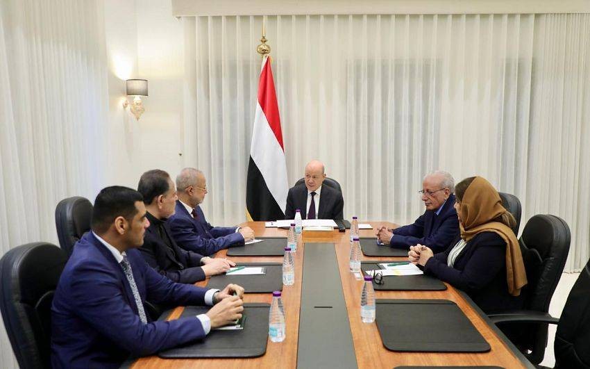 العليمي: الإجراءات الأحادية تهدد جوهر التوافق داخل مجلس القيادة وهيئاته