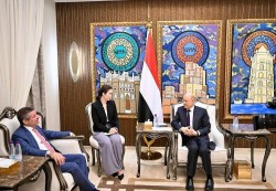 العليمي يستعرض مع السفير الأميركي تعزيز الشراكة ودعم استقرار اليمن