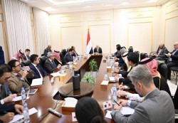 العليمي لسفراء الدول الراعية: تفكك الدولة خطر إقليمي يتجاوز حدود اليمن