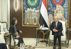 العليمي يحذر من شرعنة الكيانات الموازية ويؤكد التزام الدولة بالمسار التوافقي