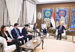 العليمي يبحث مع سفراء فرنسا وبريطانيا وأميركا تطورات المحافظات الشرقية ويؤكد رفض أي تحركات أحادية