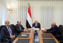 العليمي يدعو المجتمع الدولي إلى التحرك لمنع انزلاق اليمن نحو صدام داخلي جديد