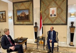 وزير الخارجية يلتقي المبعوث الأممي لليمن ويؤكد دعم الحكومة للجهود الأممية