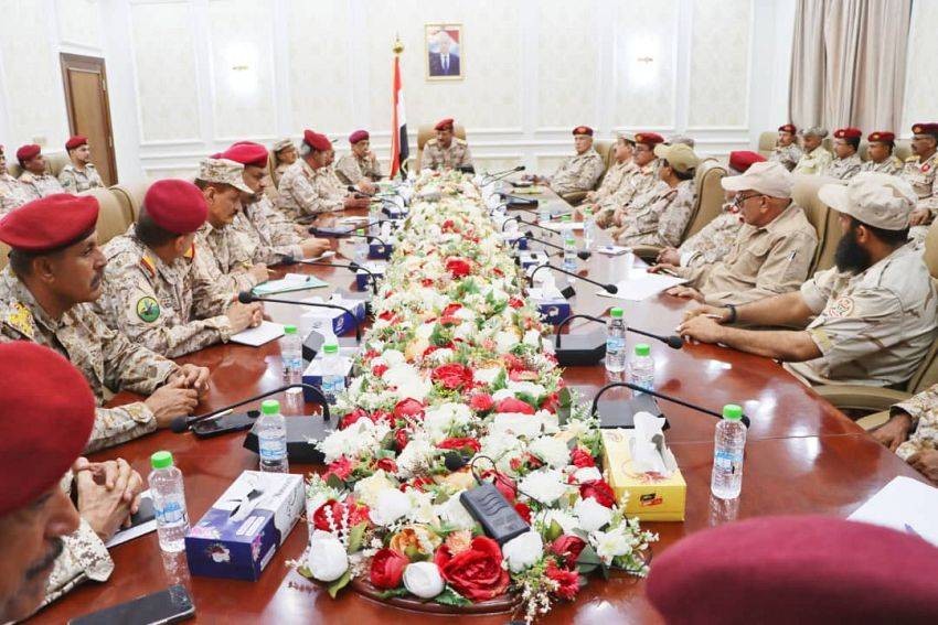 عدن: لقاء عسكري يناقش توحيد التشكيلات العسكرية وتعزيز الأمن الوطني