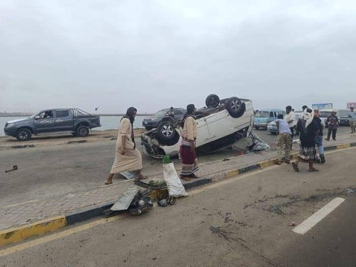 وفاة شخصين وإصابة 18 آخرين في ثماني حوادث مرورية خلال يوم واحد