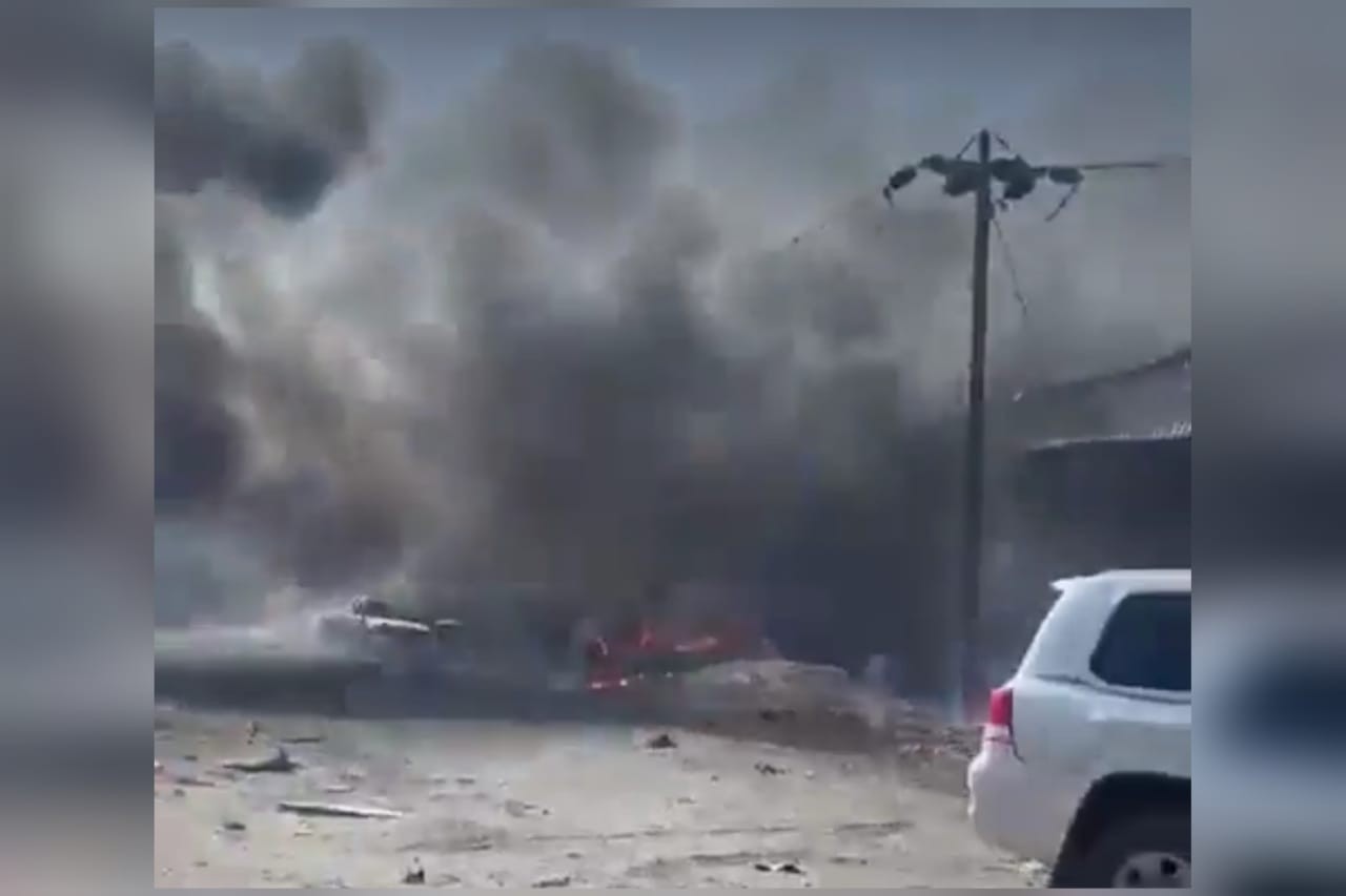 عدن: استهداف موكب عسكري بتفجير سيارة مفخخة