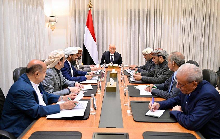 الرئاسي والحكومة يشددان على التنفيذ الصارم لحالة الطوارئ وملاحقة الخلايا الإرهابية