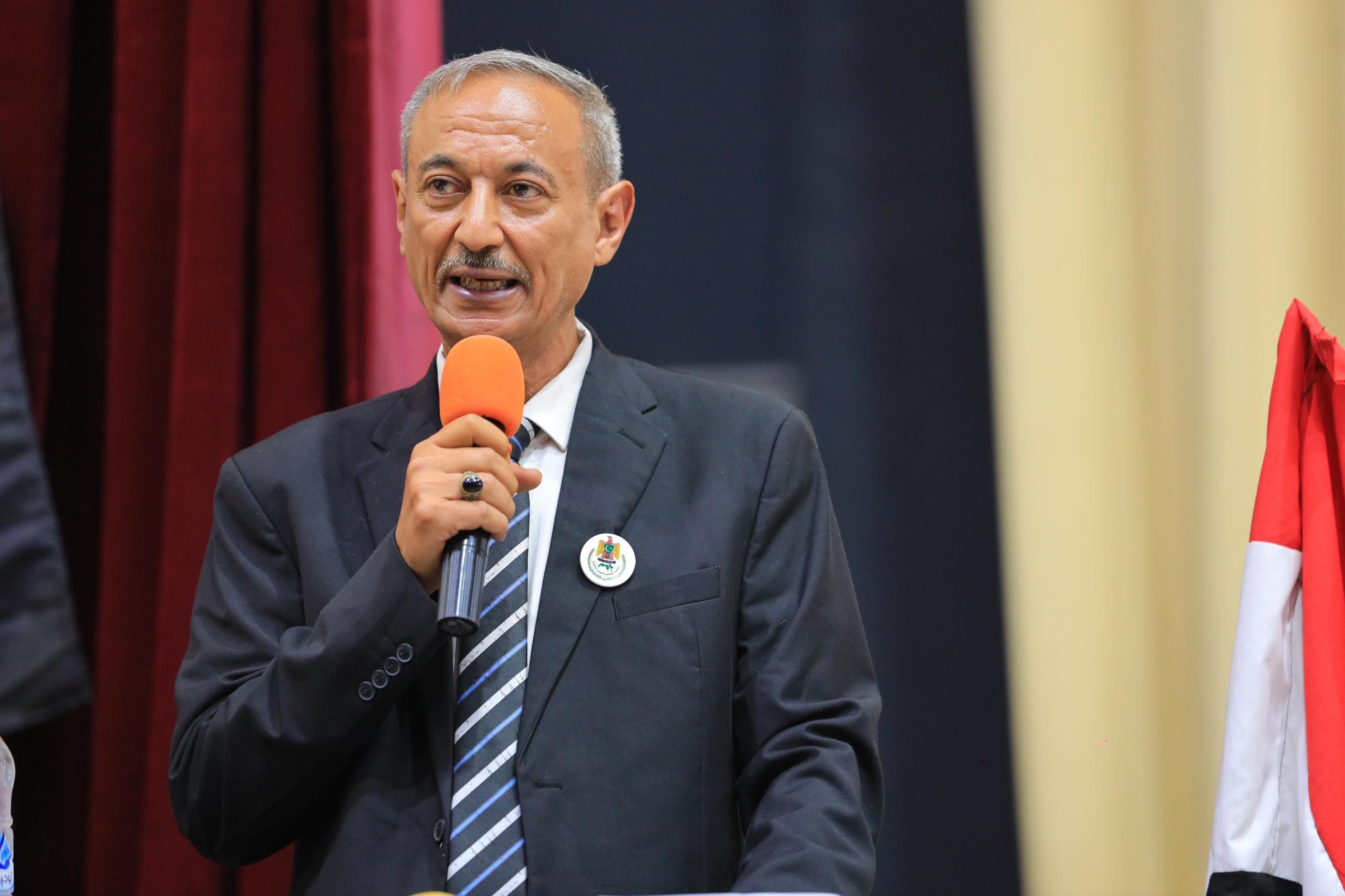 العقيبي يدعو إلى إنصاف منتسبي الجيش في تعز ومحاسبة المتسببين بالاختلالات