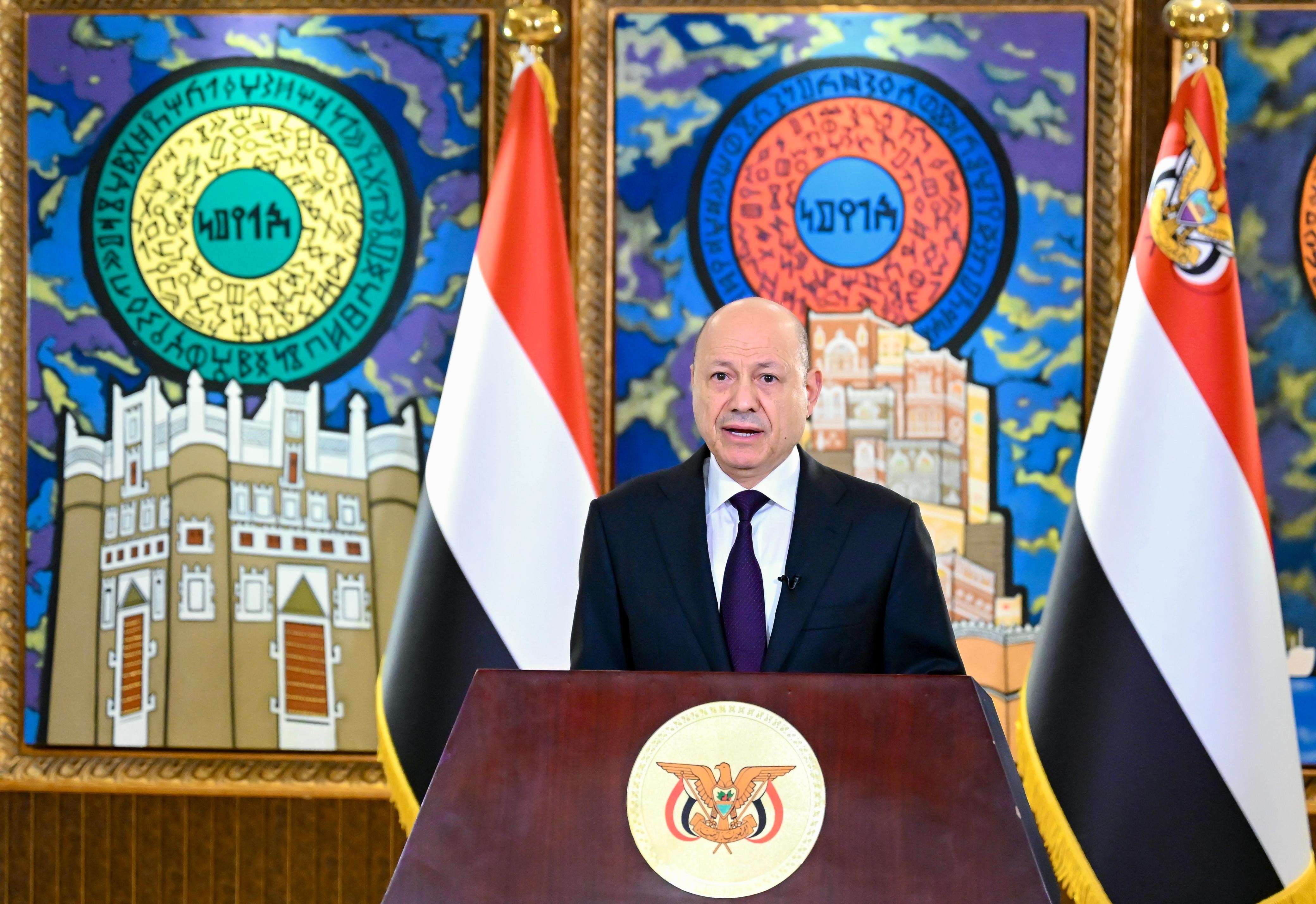 العليمي يعلن تشكيل لجنة عسكرية عليا ويؤكد المضي نحو استعادة مؤسسات الدولة