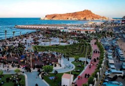 سكان عدن يطالبون بتحويل المعسكرات إلى حدائق عامة