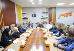 عدن: إقرار زيادة حافز المعلم وتسريع صرف مستحقات المتعاقدين