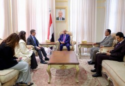 رئيس الوزراء يناقش مع السفير الأميركي جهود تثبيت الأمن والاستقرار