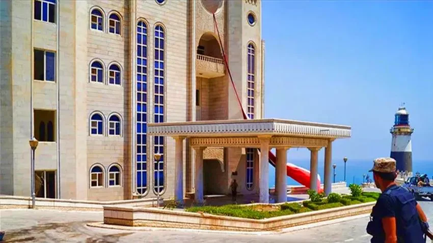 وصول عدد جديد من الوزراء إلى عدن.. الحكومة تبدأ إعادة التموضع من الداخل