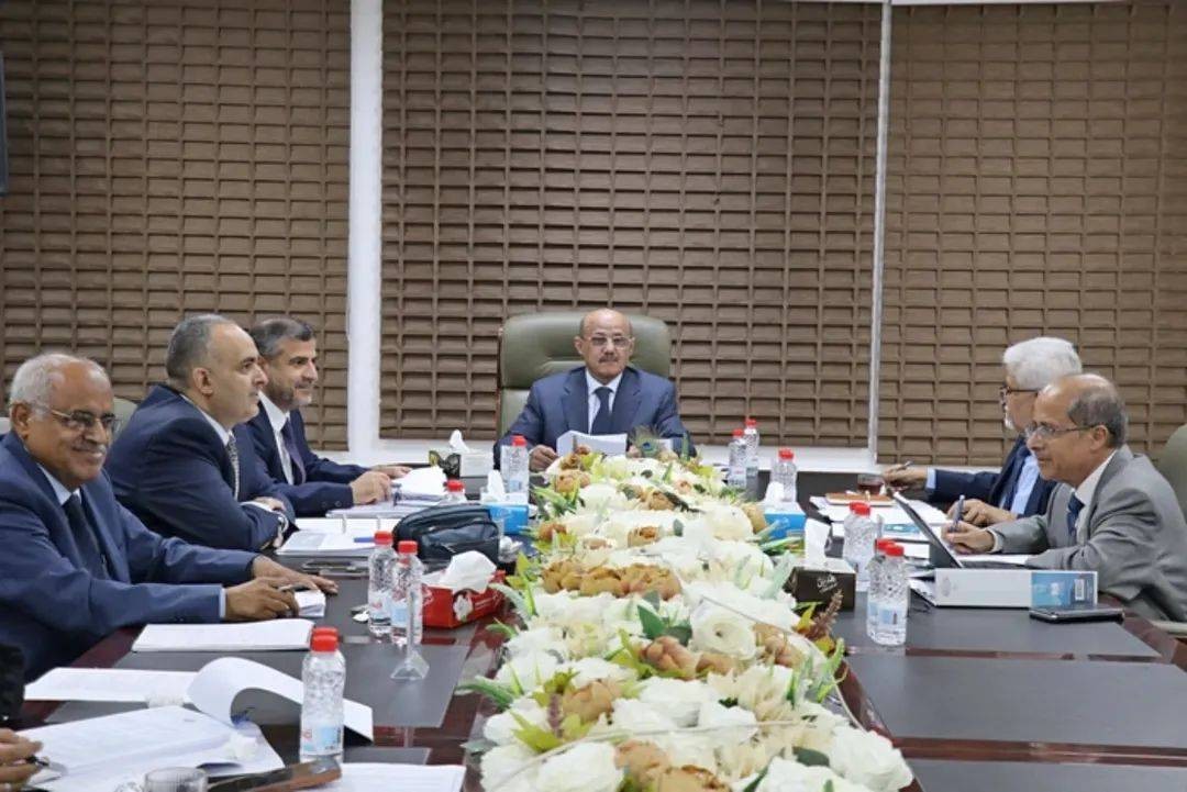 عدن: البنك المركزي يفوض الإدارة التنفيذية لمعالجة نقص السيولة