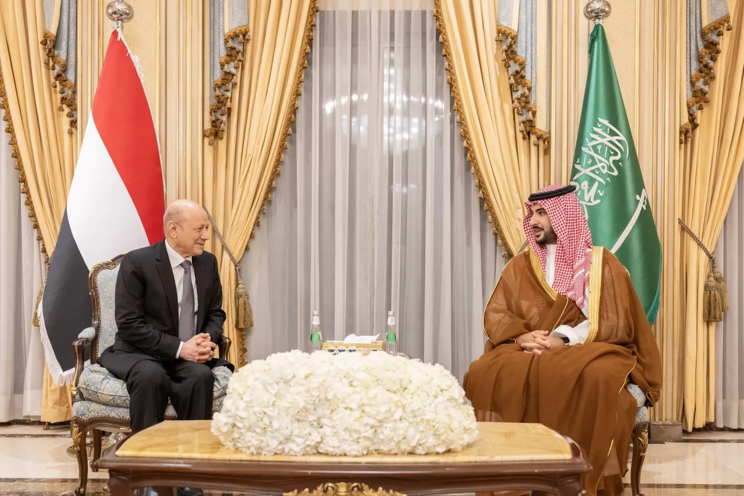 رويترز: السعودية تعتزم إنفاق 5 مليارات دولار لتغطية الرواتب وتوحيد القوات اليمنية