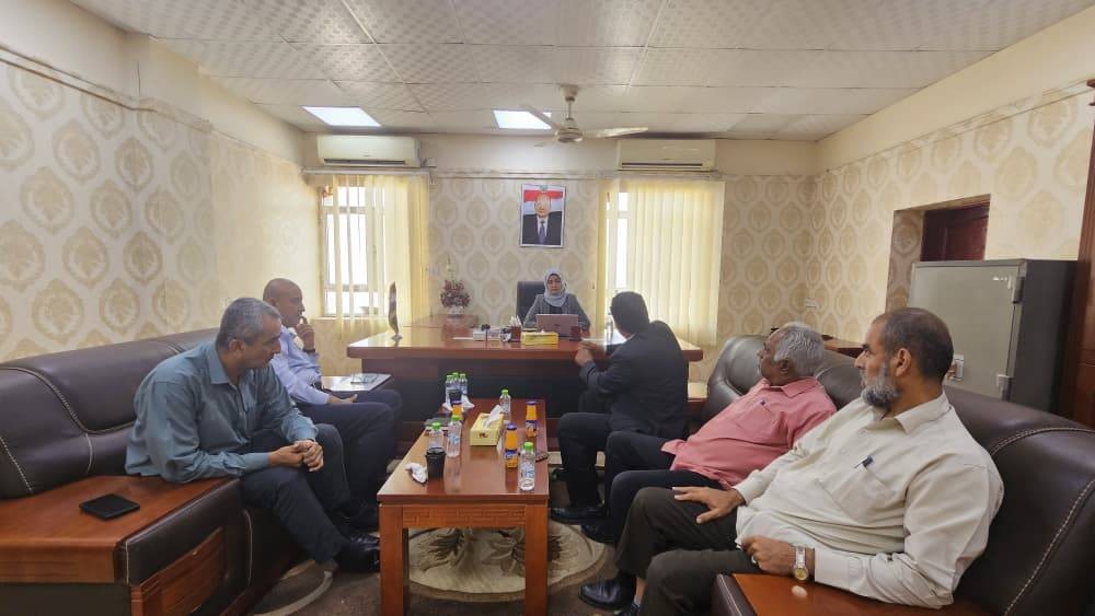 عدن: وزيرة الشؤون القانونية تؤكد ضرورة تطوير البنية التشريعية