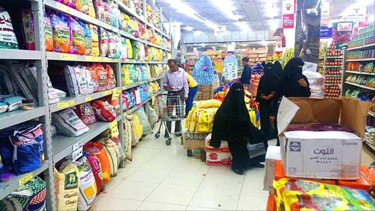 عدن: وزارة الصناعة تؤكد كفاية المخزون الغذائي واستقرار الأسعار خلال رمضان