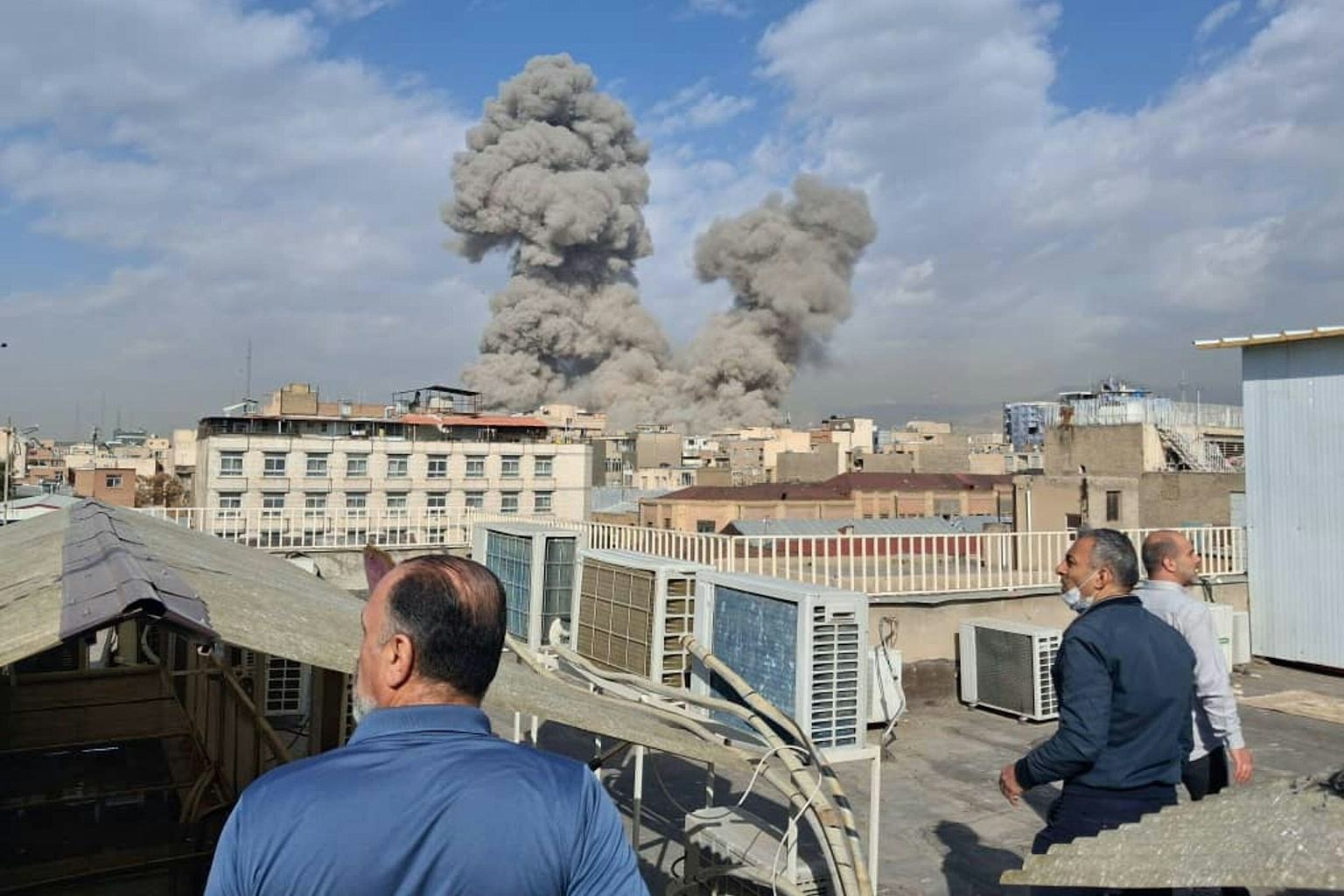 واشنطن تعلن عمليات قتالية كبرى ضد إيران وصواريخ تطال دولاً خليجية وقواعد أميركية