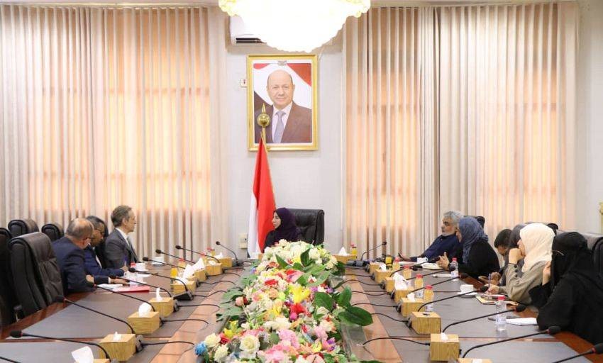 الزوبة تبحث مع المنسق الأممي تحديات تراجع التمويل الدولي