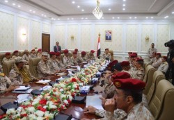 عدن: وزير الدفاع يؤكد المضي في ترسيخ الانضباط وتوحيد البيانات